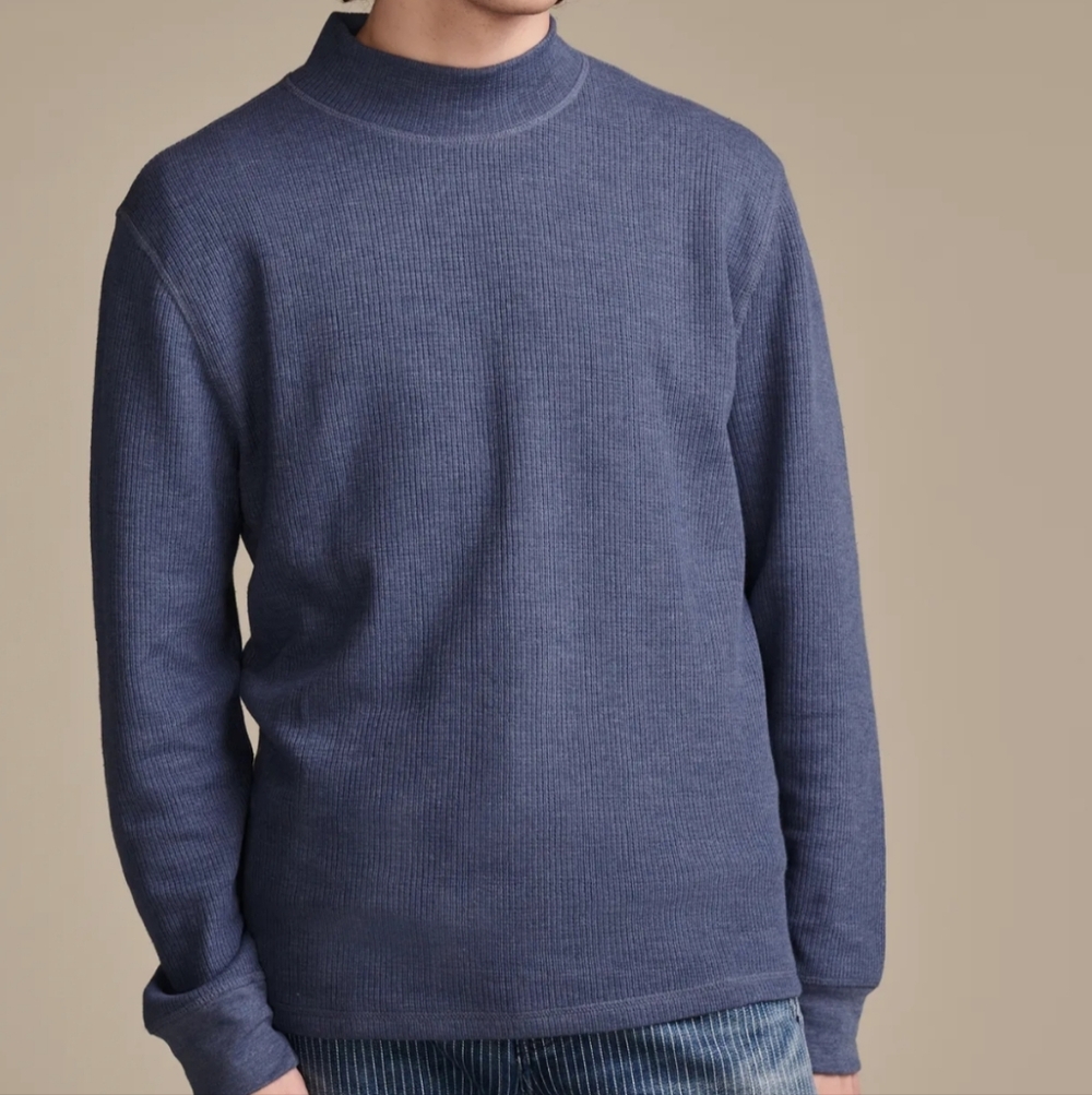 Men's lucky mock turtleneck shirt like new condition.       Box 1